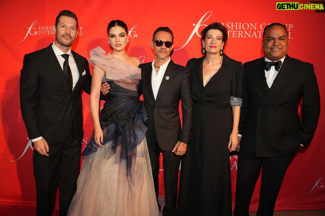 Marc Anthony Instagram - Thank you so much @fginyc for the Humanitarian Award at the #FGINightofStars2023 🏆❤️ Such an honor
