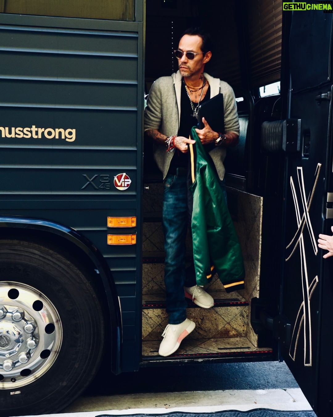 Marc Anthony Instagram - Viajando, conociendo, viviendo ❤️