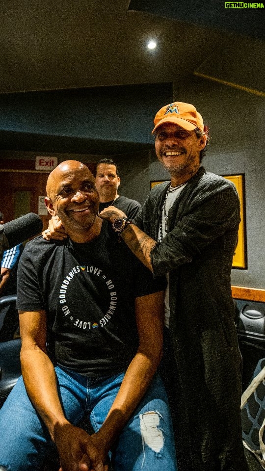 Marc Anthony Instagram - Mi gente! El último episodio de “Mi Voz Tu Letra” ya está arriba. En este episodio mi buen amigo Sergio George nos cuenta su experiencia en la creación de mi álbum “Pa’lla Voy”.