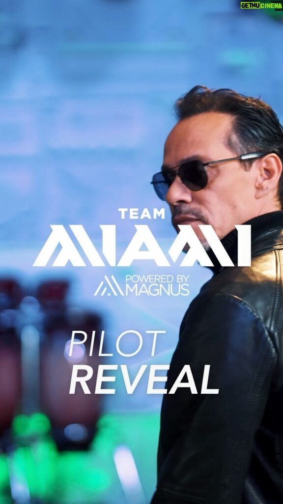 Marc Anthony Instagram - Introducing the pilots who will lead #TeamMiami to glory in 2024 🔥 🏆 6 x World Champion @erikstark who has extensive experience with @victoryteam.ae 🏆 World Champion and 8 x US Champion @jetgirl_777 @marcanthony coming through clutch with the selections ahead of season one 😮‍💨 #MarcAnthony #E1Series