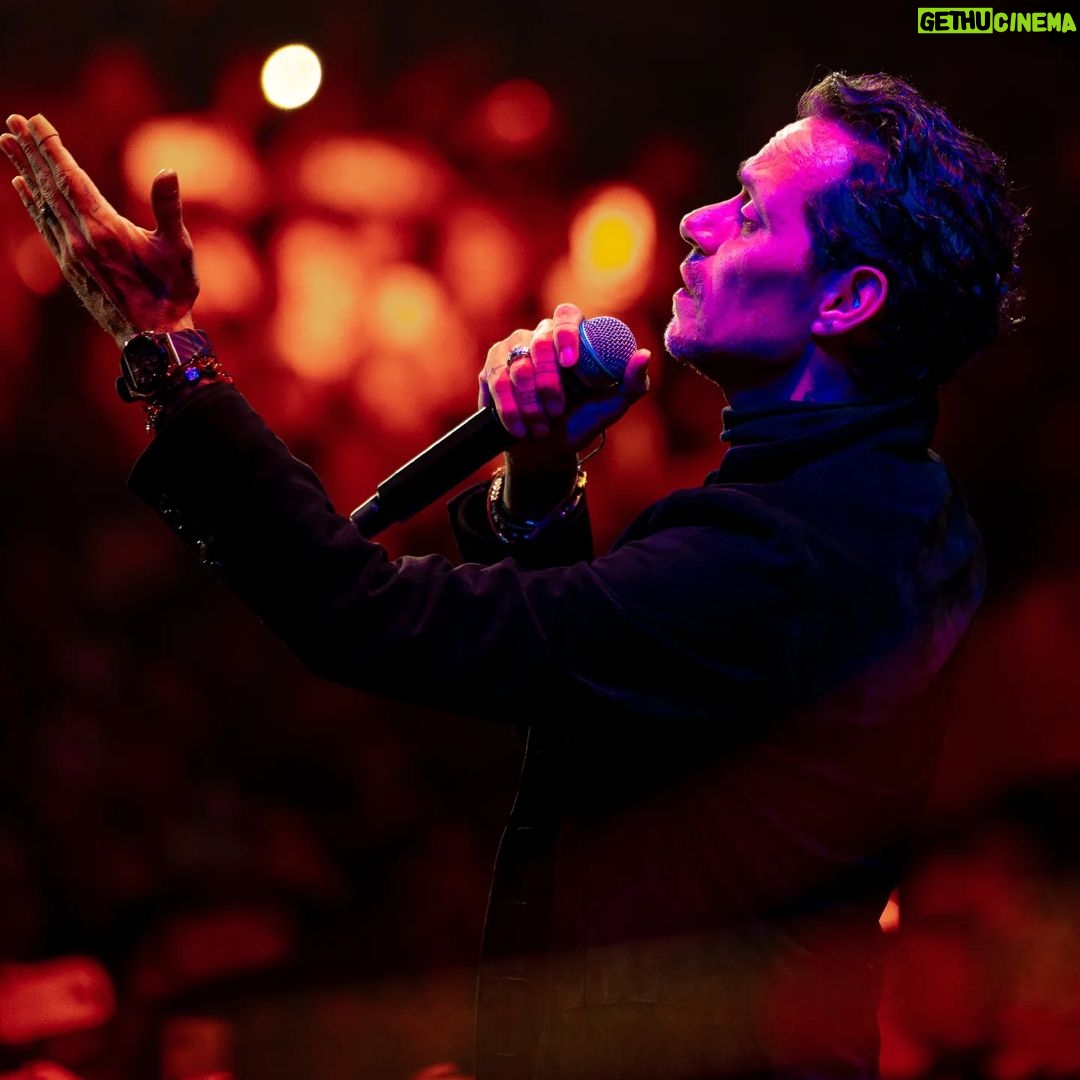 Marc Anthony Instagram - No paramos! 🔥🎤 Esto siguee mi gente! #ViviendoTour