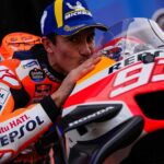 Marc Márquez Instagram - Hoy ha sido un día increíble! ❤️💪 Este podio es de todos! What an incredible day! This podium belongs to everyone! #MM93 #ValenciaGP #MotoGP Circuit Ricardo Tormo