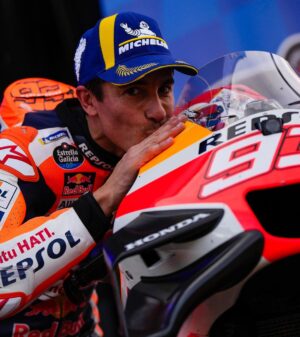 Marc Márquez Instagram - Hoy ha sido un día increíble! ❤️💪 Este podio es de todos!

What an incredible day! This podium belongs to everyone!

#MM93 #ValenciaGP #MotoGP