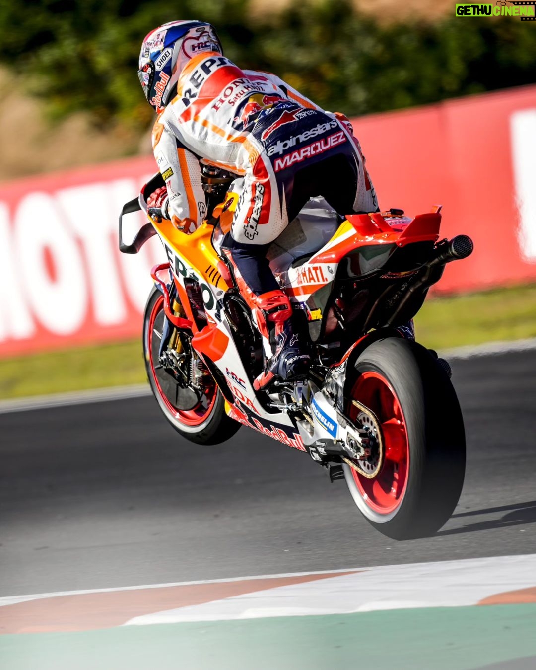 Marc Márquez Instagram - P.7 y directos a Q2. ✔️ Ha sido un día con buenas sensaciones en uno de mis circuitos favoritos. 😌 Mañana un poquito más! 👌 P.7. and Q2! Good day with great feelings in one of my favourite circuits. Tomorrow a bit more! #MM93 #MotoGP #ValenciaGP Circuit Ricardo Tormo