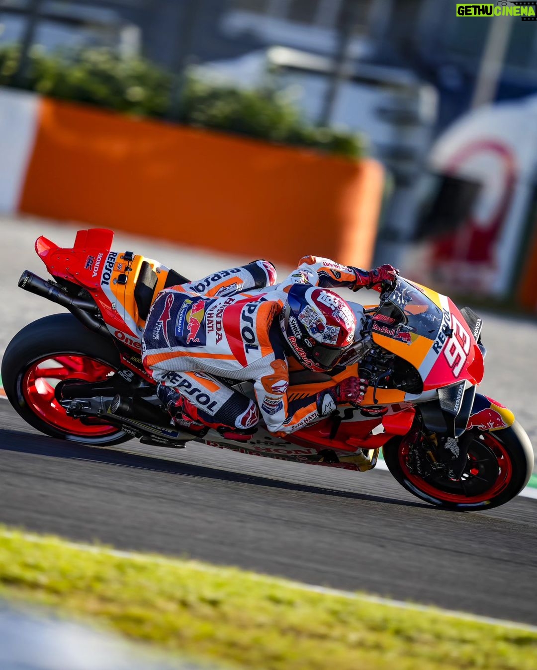 Marc Márquez Instagram - P.7 y directos a Q2. ✔️ Ha sido un día con buenas sensaciones en uno de mis circuitos favoritos. 😌 Mañana un poquito más! 👌 P.7. and Q2! Good day with great feelings in one of my favourite circuits. Tomorrow a bit more! #MM93 #MotoGP #ValenciaGP Circuit Ricardo Tormo