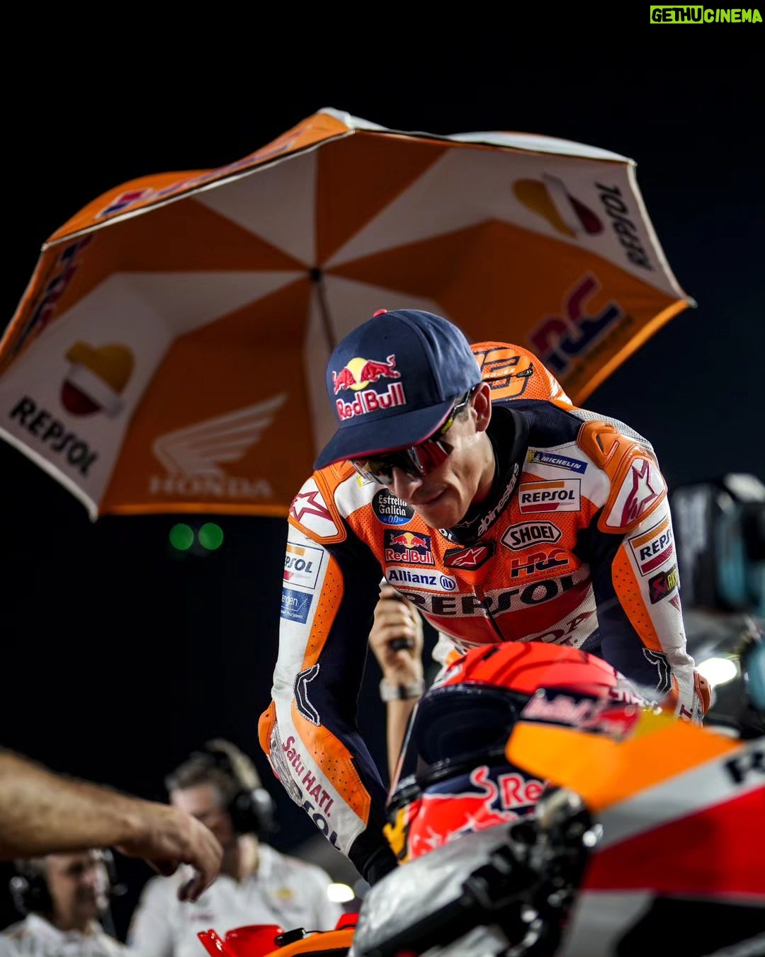 Marc Márquez Instagram - Fin de semana estable en un circuito que siempre nos ha costado. Toca descansar y preparar el ultimo GP del año! 😁 Stable weekend on a circuit that always is difficult for us. Now it's time to rest and be ready for the last GP of the year! ✌🏻 #MM93 #QatarGP #MotoGP Losail International Circuit