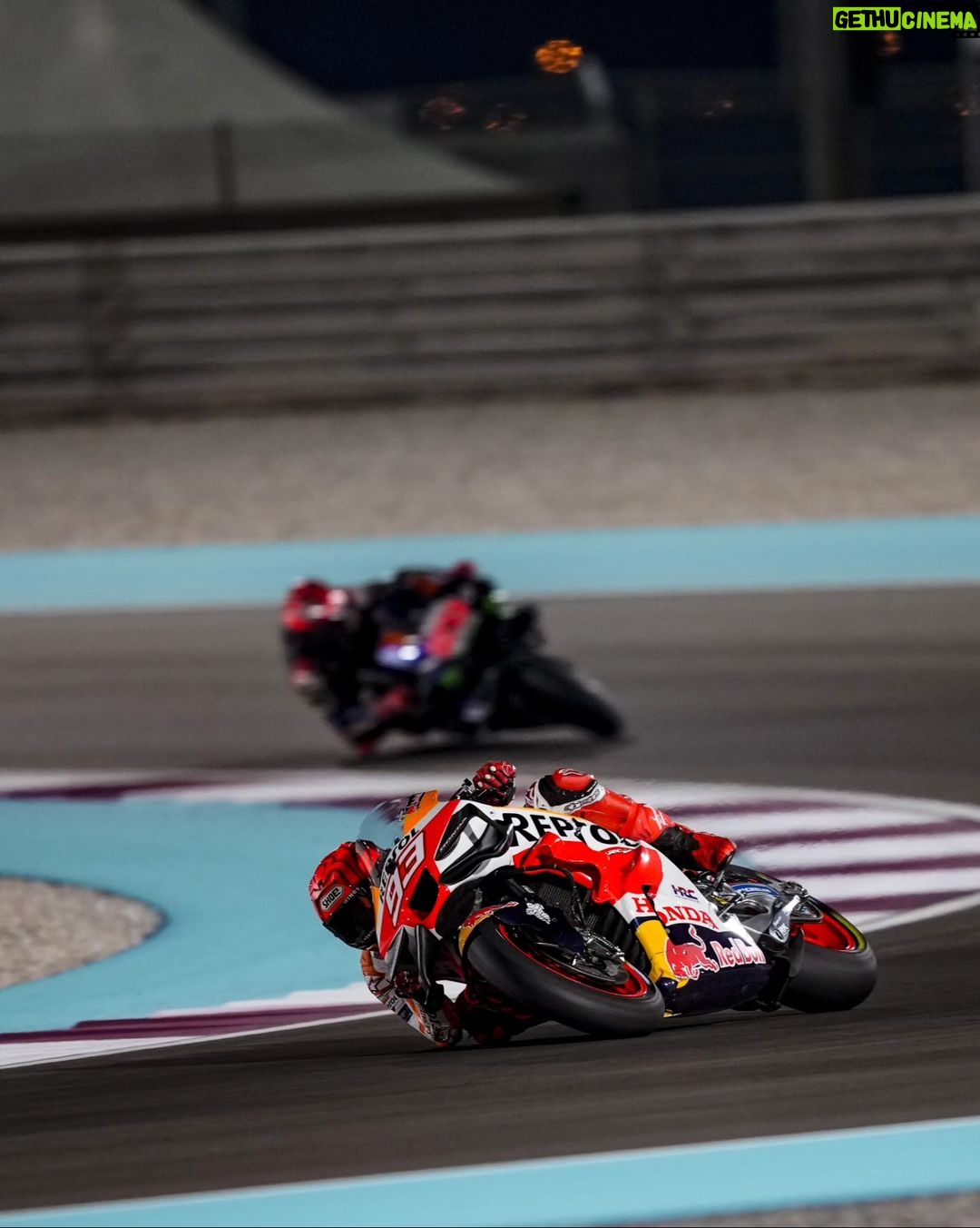 Marc Márquez Instagram - Fin de semana estable en un circuito que siempre nos ha costado. Toca descansar y preparar el ultimo GP del año! 😁 Stable weekend on a circuit that always is difficult for us. Now it's time to rest and be ready for the last GP of the year! ✌🏻 #MM93 #QatarGP #MotoGP Losail International Circuit