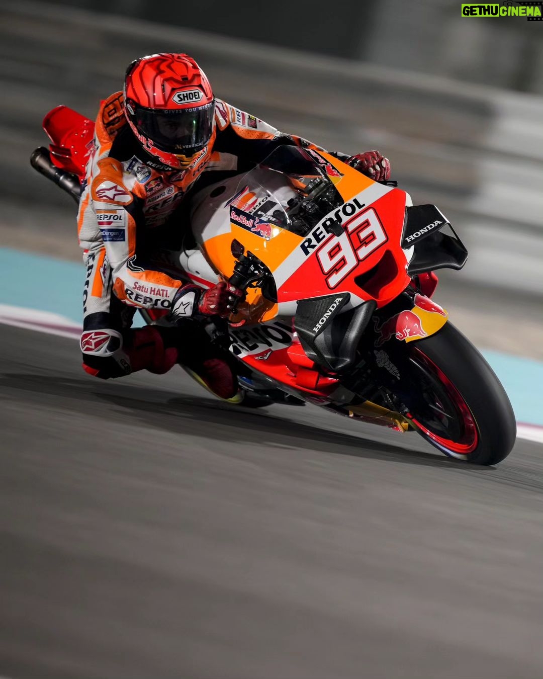 Marc Márquez Instagram - Contento con el pase a la Q2! 🏁 Mañana intentaremos mantener la intensidad en un circuito difícil para nosotros! 💪🏼 Happy to get into to Q2! Tomorrow we’ll try to keep the rhythm in a difficult circuit for us💪🏼 #MM93 #QatarGP #MotoGP Losail International Circuit
