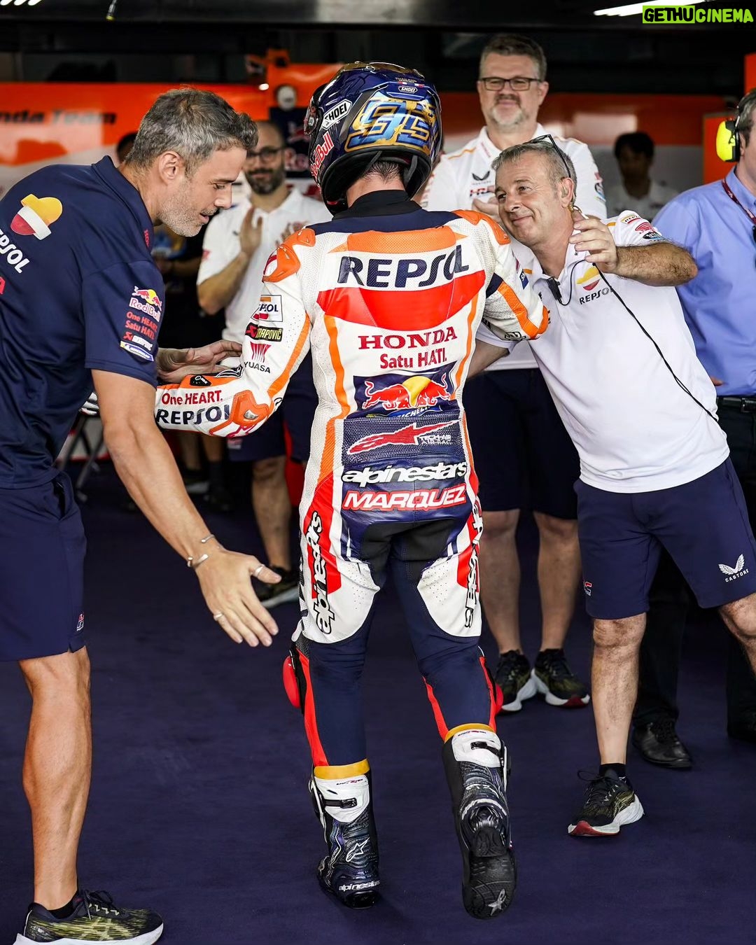 Marc Márquez Instagram - P.4 🏁 Ha sido un gran día, logrando pasar a #QP2 y disfrutando de la Sprint 💥 P.4 Great day today, passing into QP2 and enjoying the Sprint Race 💥 #MM93 #MotoGP #ThaiGP Chang International Circuit