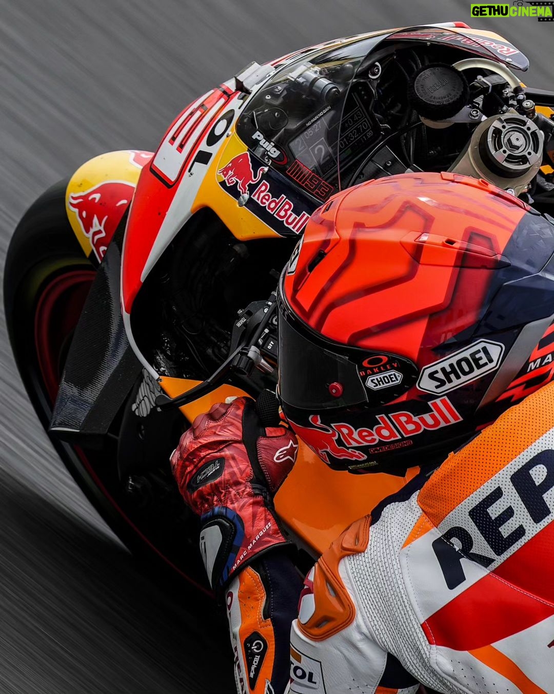 Marc Márquez Instagram - Hoy hemos arriesgado con la elección del neumático y no ha salido bien. Al menos hemos disfrutado 10 vueltas con el grupo de cabeza.💃🏻 Today we took risks with the choice of tires, and it didn't go well. At least we enjoyed 10 laps with the top group. 🙌 #MM93 #MotoGP #AustralianGP Phillip Island GP Circuit