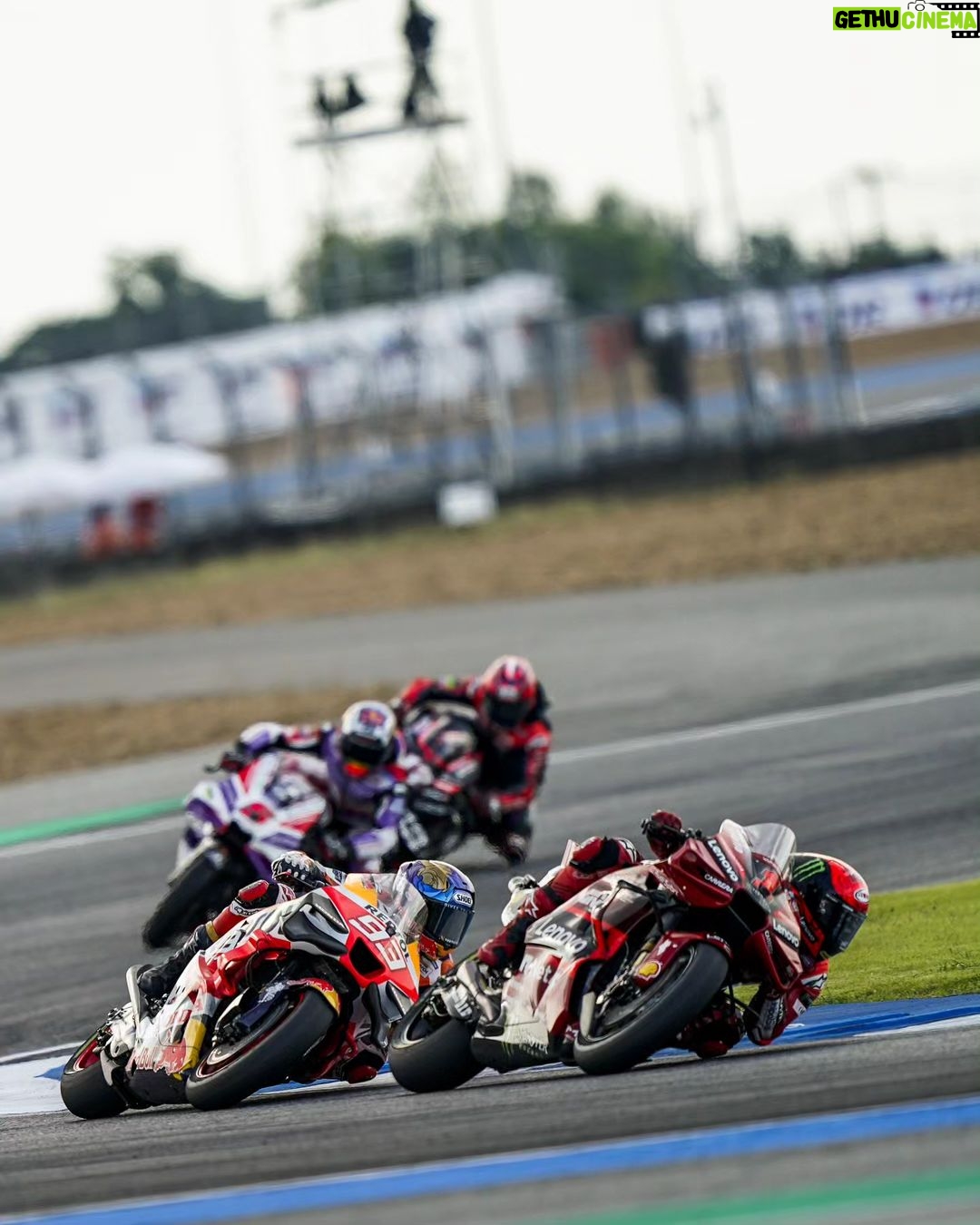 Marc Márquez Instagram - P.6 Objetivo cumplido, fin de semana sólido ✔️ Ahora toca descansar y recuperar fuerza para las tres últimas carreras del año 🤜🏼🤛🏼 Gracias Thailandia por vuestro apoyo! 😗 P.6 Goal of the weekend achieved. It’s time to rest and be ready for the last 3 races of the year. ขอบคุณสำหรับการสนับสนุน.🇹🇭 #MM93 #ThaiGP #MotoGP Chang International Circuit