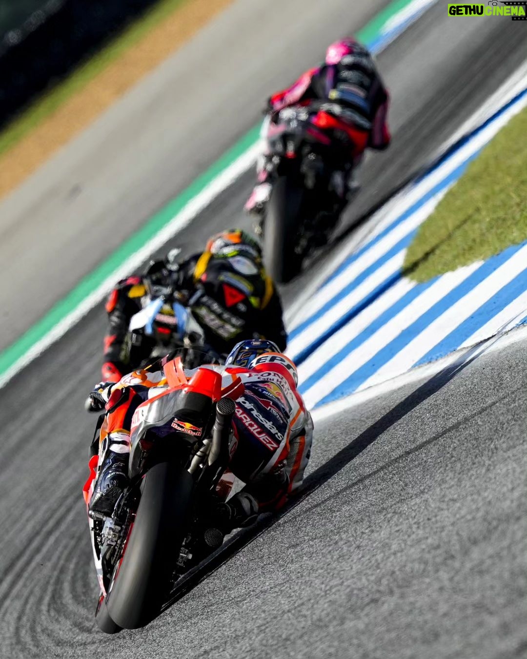 Marc Márquez Instagram - P.4 🏁 Ha sido un gran día, logrando pasar a #QP2 y disfrutando de la Sprint 💥 P.4 Great day today, passing into QP2 and enjoying the Sprint Race 💥 #MM93 #MotoGP #ThaiGP Chang International Circuit