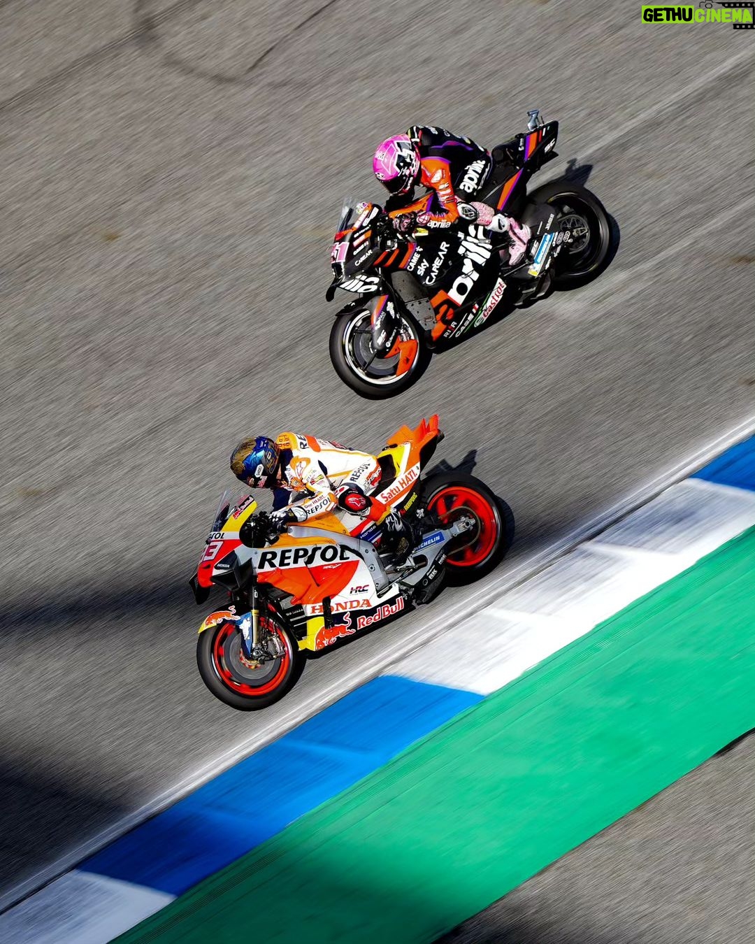 Marc Márquez Instagram - P.4 🏁 Ha sido un gran día, logrando pasar a #QP2 y disfrutando de la Sprint 💥 P.4 Great day today, passing into QP2 and enjoying the Sprint Race 💥 #MM93 #MotoGP #ThaiGP Chang International Circuit