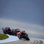 Marc Márquez Instagram - Hoy hemos arriesgado con la elección del neumático y no ha salido bien. Al menos hemos disfrutado 10 vueltas con el grupo de cabeza.💃🏻 Today we took risks with the choice of tires, and it didn't go well. At least we enjoyed 10 laps with the top group. 🙌 #MM93 #MotoGP #AustralianGP Phillip Island GP Circuit