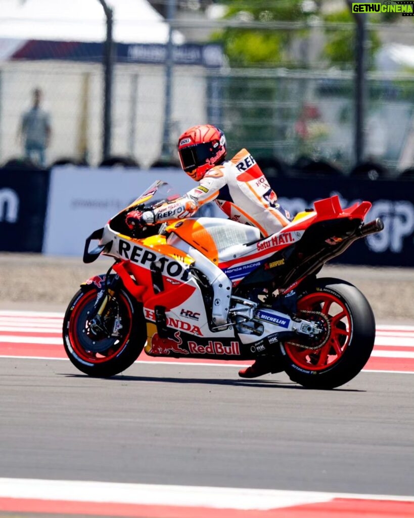 Marc Márquez Instagram - #QP P.8 ✔️ Lástima la caída en la Sprint de hoy. Mañana más! 💪🏻❤️ QP P.8 ✔️ An unlucky crash in today's sprint. We keep on it! #MM93 #IndonesianGP #MotoGP Mandalika International Circuit