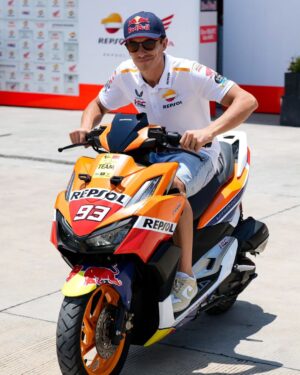 Marc Márquez Instagram - Swipe 👉🏻 to see my favourite photos of the day at #IndonesianGP 😁 🇮🇩

#MM93 #MotoGP