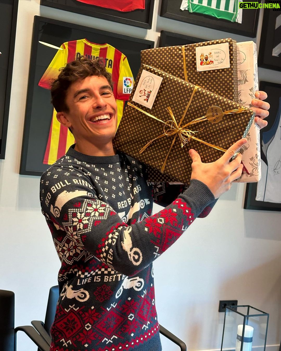 Marc Márquez Instagram - Merry Christmas 🎄🎁❤️