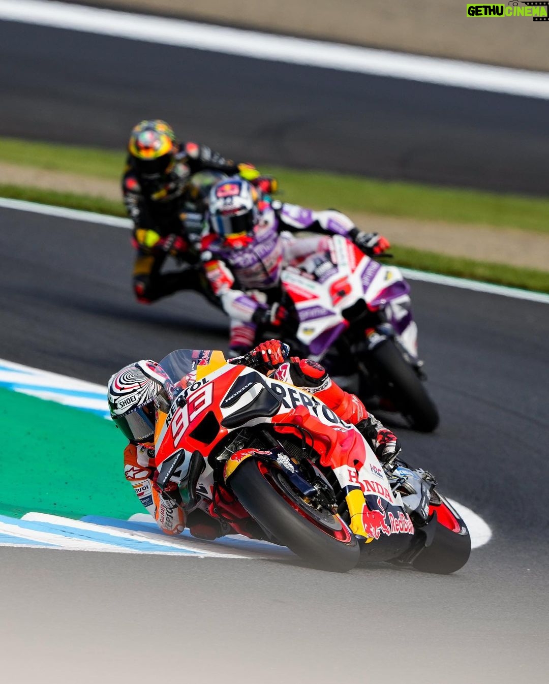 Marc Márquez Instagram - P.7 🏁 Q2 y Sprint ✅ Mañana intentaremos seguir con la misma intensidad. ✌🏻 P.7 🏁 Q2 and Sprint Race. We’ll try tomorrow to continue with the same intensity. 😉 #MM93 #MotoGP #JapaneseGP Mobility Resort Motegi