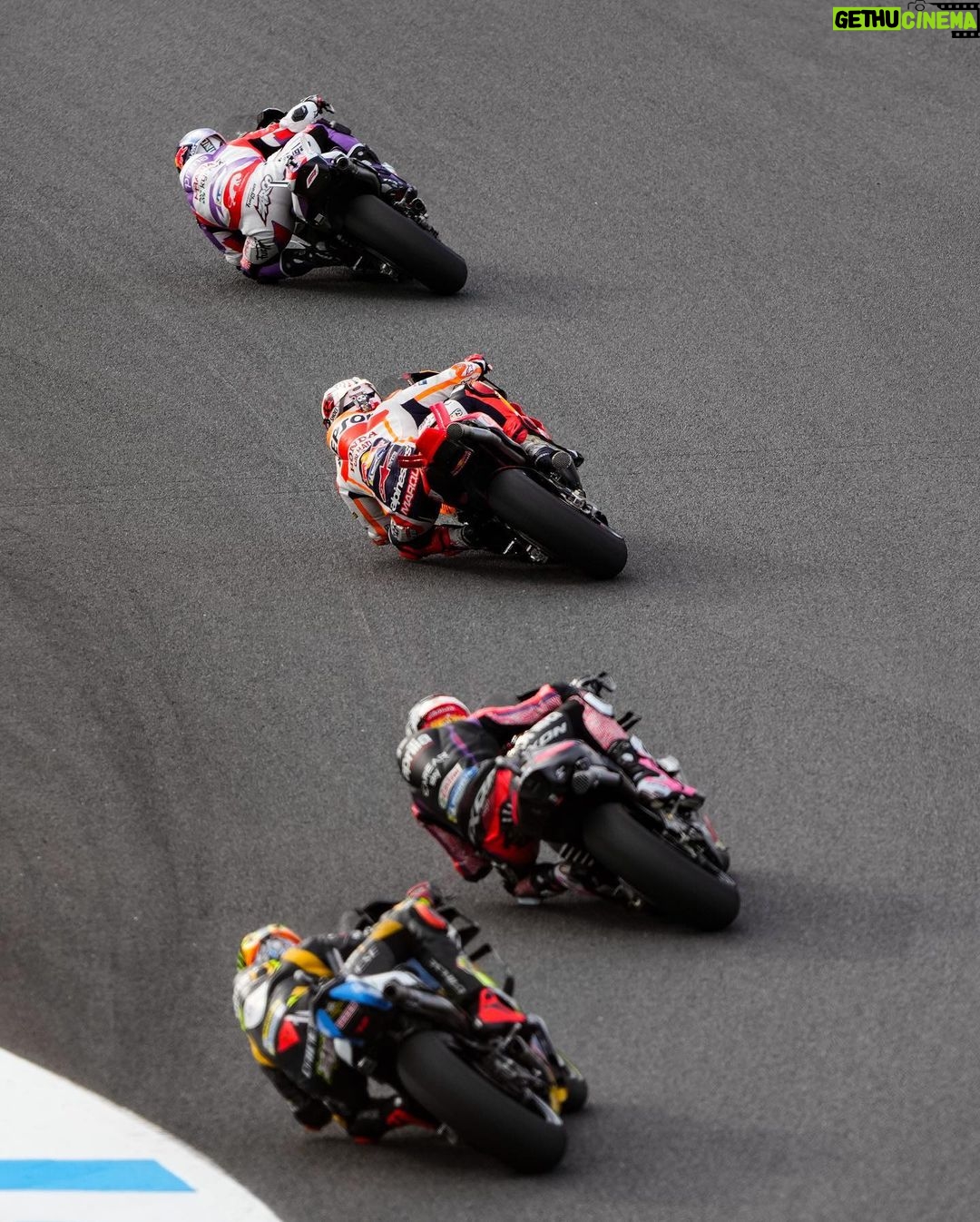 Marc Márquez Instagram - P.7 🏁 Q2 y Sprint ✅ Mañana intentaremos seguir con la misma intensidad. ✌🏻 P.7 🏁 Q2 and Sprint Race. We’ll try tomorrow to continue with the same intensity. 😉 #MM93 #MotoGP #JapaneseGP Mobility Resort Motegi