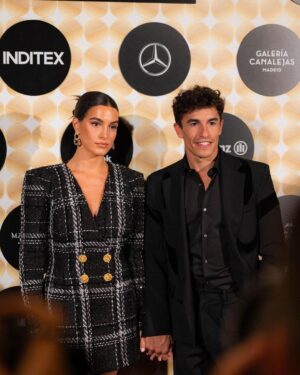 Marc Márquez Instagram - Ayer en la apertura de la MBFWMadrid gracias a @allianz_es.😊 Un evento especial para descubrir el talento de diseñadores de la moda española.

Este domingo más... estaremos en la pasarela y en el Showroom #AllianzEGO23 descubriendo a diseñadores emergentes. 

@mbfwmadrid #MBFWMadrid