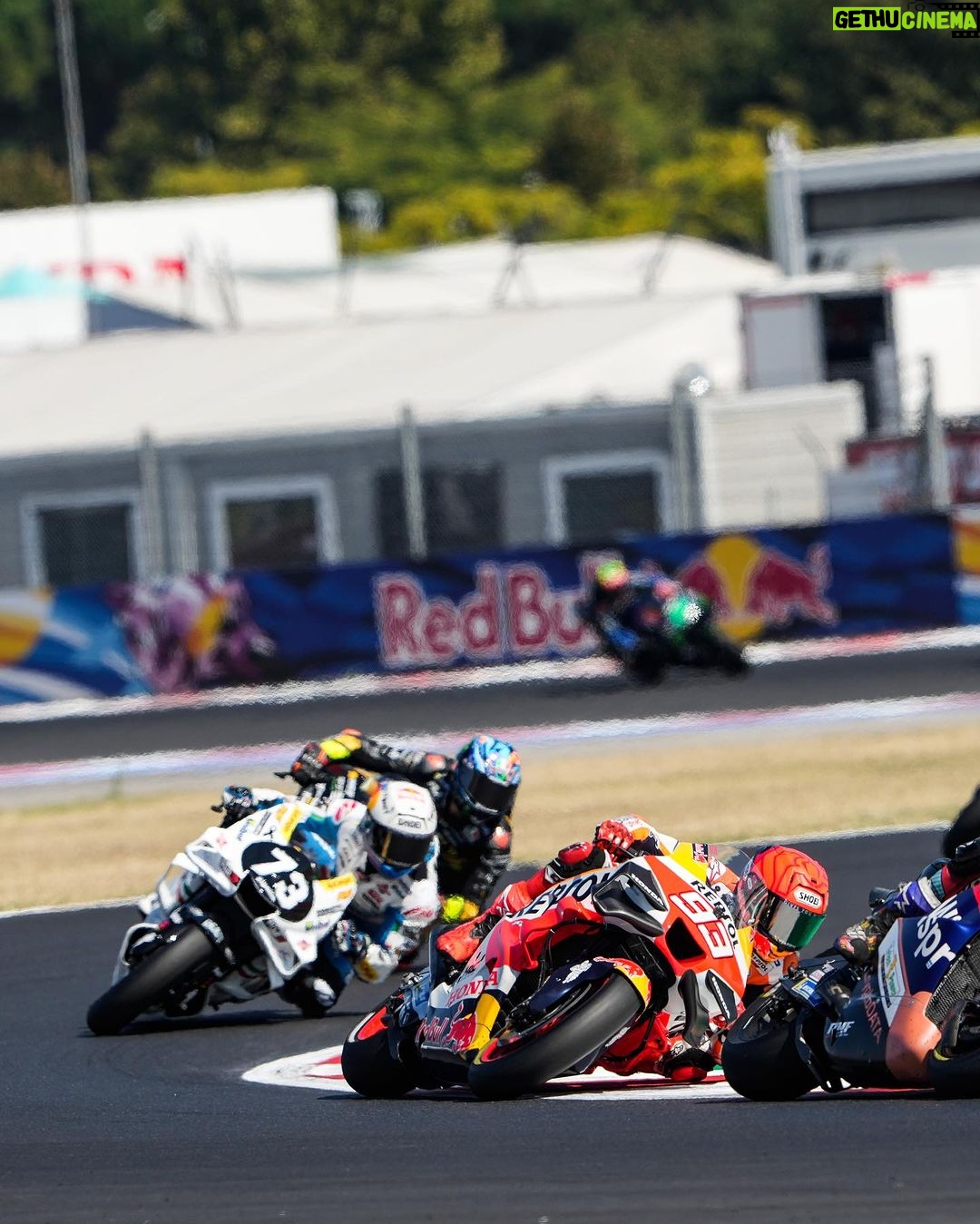Marc Márquez Instagram - Contento con el resultado de hoy! 🏁No es suficiente pero es importante tener estímulos. 💪🏻 Happy with today’s result! 🏁 It’s not enough but it is important to have stimuli. 💪🏻 #SanMarinoGP #MotoGP #MM93 Misano World Circuit "Marco Simoncelli"