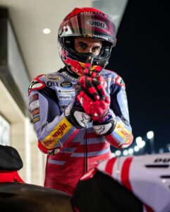 Marc Márquez Instagram - Pretemporada terminada!! Hemos ido por etapas paso a paso, aún queda mucho por aprender pero lo más importante es que cada vez me siento mejor. Gracias @gresiniracing! 🙌🏼 Preseason finished!! We have been going through step by step, there is still a lot to learn but the most important thing is that I feel better and better. Thanks! #QatarTest #MM93 Losail International Circuit
