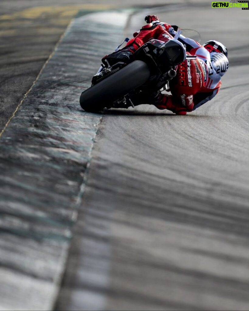 Marc Márquez Instagram - Second day 👍🏼 Laps, laps and more laps! #MM93 #SepangTest Sepang International Circuit