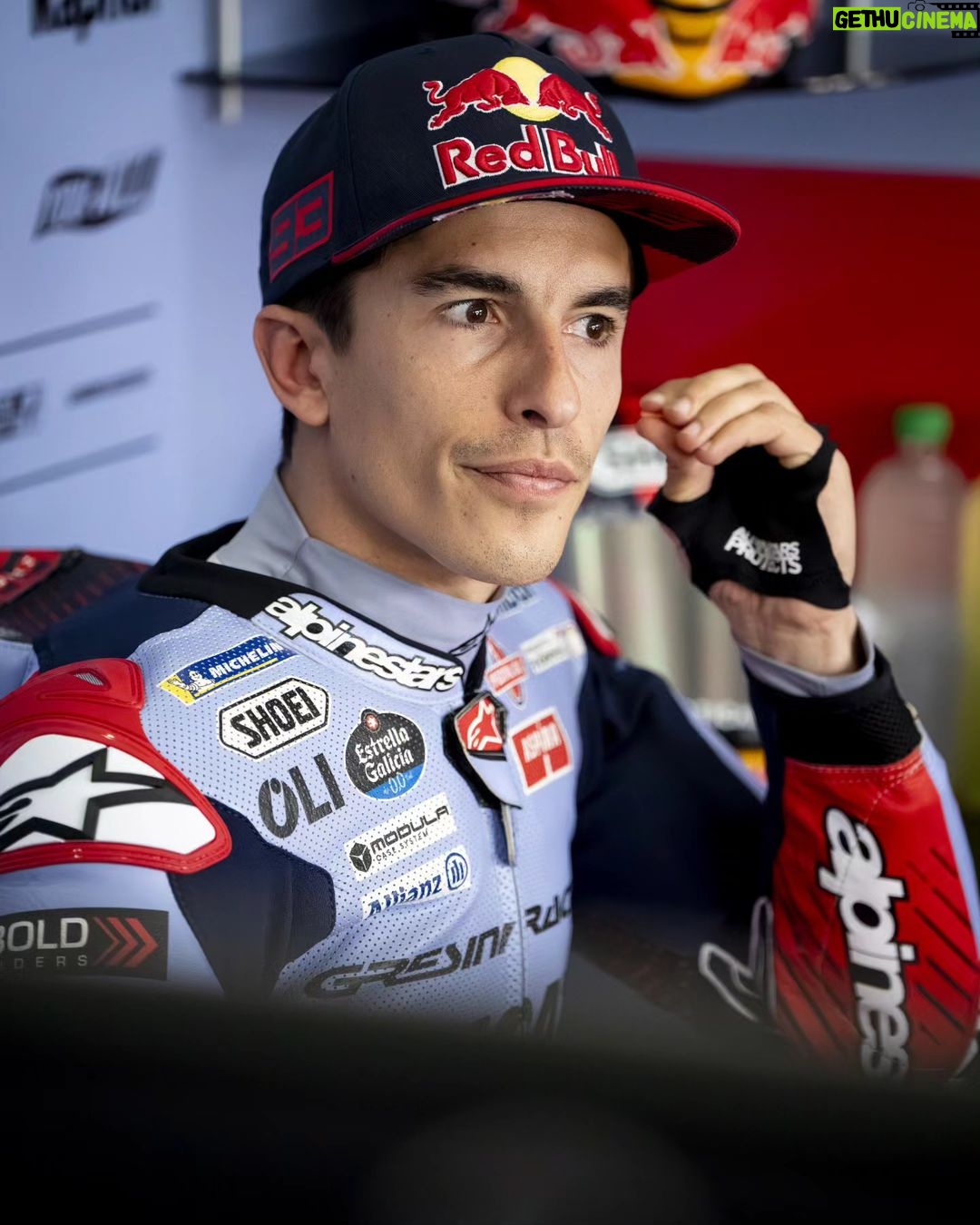 Marc Márquez Instagram - Primer día 🟰 punto de partida. Ahora toca sumar vueltas y empezar a coger sensaciones. __ Starting point ✌🏻 Now it's time to accumulate laps and get the feelings. #MM93 #SepangTest Sepang International Circuit