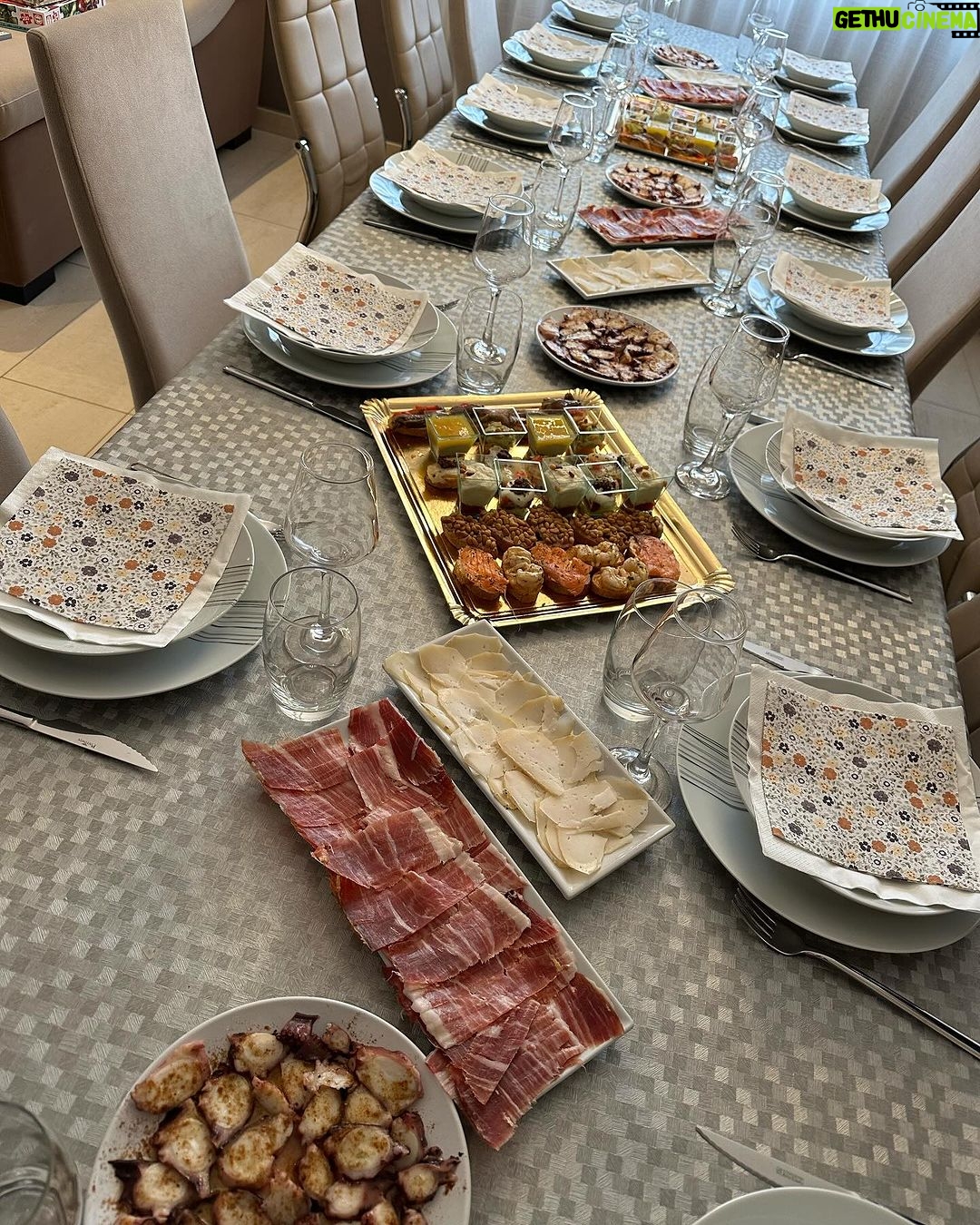 Marc Márquez Instagram - Merry Christmas 🎄🎁❤️
