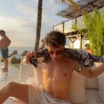 Marc Márquez Instagram - 1. Matur suksuma Bali🫶🏼 2. Recargado🧘🏻‍♂️ 3. Caprichos🍫 4. Sacando los pasos prohibidos😂 5. Amigos!!🏍️ 6. ☀️🌊🏝️ 7. Bucin🤍 Four Seasons Resort Bali at Jimbaran Bay