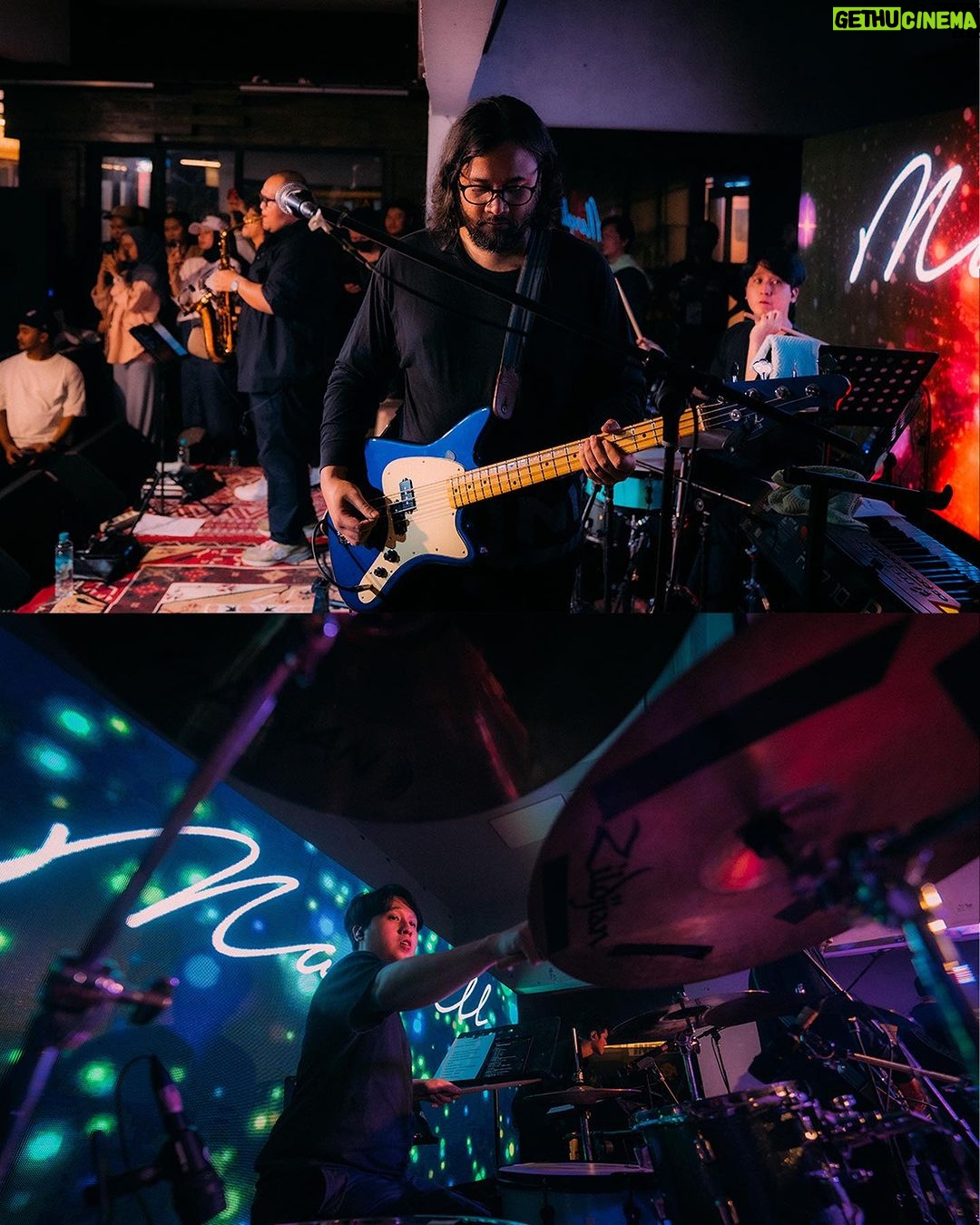 Marcell Siahaan - 751 Likes - Acara ini berawal dari saya ‘menantang’ anak-anak @thehallwayspace_ @rillyrobbi untuk mereka menyelenggarakan sebuah konser intim di Hallway, sebuah tempat seru dan unik yang berada persis ditengah-tengah sebuah pasar basah tradisional jaman saya kecil bernama Pasar Kosambi, Bandung.
Buat mereka yang minimal seangkatan dengan saya pasti tahu kalau disana adalah salah satu tempat terbaik membeli seragam sekolah dan juga seragam Pramuka beserta pernak-perniknya. Plus, Bandung Teater, sebuah bioskop yang sekarang berubah menjadi Hallway, yang didalamnya ada banyak sekali gerai ‘independen’ fashion, musik sampai kuliner.
Menyenangkan sekali.
Sebuah portal pertemuan, melting pot, tempat bertemunya banyak kalangan. Teman-teman bermusik di masa lampau seperti @gebegdrum @papapyopie @luki_govinda hadir disana, semua masih dalam keadaan sehat dan terus produktif.
Hadir juga teman-teman dari kalangan disabilitas antara lain @guntur.abah dan teman-teman tuli yang khusus saya undang, dan tidak lupa meminta kepada penyelenggara menyediakan penerjemah bahasa isyarat demi kenyamanan mereka.
Terima kasih kepada keluargaku, my Avengers, adik-adik musisi kesayangan @rishanda @renitamartadinata @jeffwatti @matthewmanwell @cesar_alkautsar @ivanalidiyan @imotimot dan masku @eugen.bounty GILAAAA! Walaupun udara panas banget, rebutan oksigen, tapi selalu maksimal. ❤️
Adikku, anakku, @mraviandika untuk duet maut kita di ‘Firasat’, THANK YOU, Sir! ❤️
Tim produksi MARCELL yang fantastik @anggianggoro @rickysophian @harfiovan @reyhin1603 @boyblackcurrant @heruusiswanto dibawah komando @gafurdinno ✅
Dan tentunya Kasubdit Ketampanan @ronaldreborn dan Kasubdit Dokumentasi dan Sejarah @bengurion.works yang super, dan Staf Khusus @shandy_age dan Kepala Rumah Tangga @ganjar.tribowo ✅
Dan mereka yang hadir sebagai support besar, adik-adik tersayang @filinno @zanninaaa @juliuzickboy @magentaparamita @awisnuw Michaela dan anakku ‘Kribo Neraka’ @keenahrah , TERIMA KASIH! ❤️
Team @mahatidana_fight.camp @lendengndgank yang juga hadir, hatur nuhun, Warriors!
Thank you @mrahotel and Mannery Eatery for hospitality.
Bandung, kenanganmu terlalu indah.
