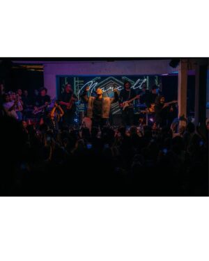 Marcell Siahaan Instagram - Acara ini berawal dari saya ‘menantang’ anak-anak @thehallwayspace_ @rillyrobbi untuk mereka menyelenggarakan sebuah konser intim di Hallway, sebuah tempat seru dan unik yang berada persis ditengah-tengah sebuah pasar basah tradisional jaman saya kecil bernama Pasar Kosambi, Bandung. 

Buat mereka yang minimal seangkatan dengan saya pasti tahu kalau disana adalah salah satu tempat terbaik membeli seragam sekolah dan juga seragam Pramuka beserta pernak-perniknya. Plus, Bandung Teater, sebuah bioskop yang sekarang berubah menjadi Hallway, yang didalamnya ada banyak sekali gerai ‘independen’ fashion, musik sampai kuliner. 

Menyenangkan sekali.

Sebuah portal pertemuan, melting pot, tempat bertemunya banyak kalangan. Teman-teman bermusik di masa lampau seperti @gebegdrum @papapyopie @luki_govinda hadir disana, semua masih dalam keadaan sehat dan terus produktif.

Hadir juga teman-teman dari kalangan disabilitas antara lain @guntur.abah dan teman-teman tuli yang khusus saya undang, dan tidak lupa meminta kepada penyelenggara menyediakan penerjemah bahasa isyarat demi kenyamanan mereka.

Terima kasih kepada keluargaku, my Avengers, adik-adik musisi kesayangan @rishanda @renitamartadinata @jeffwatti @matthewmanwell @cesar_alkautsar @ivanalidiyan @imotimot dan masku @eugen.bounty GILAAAA! Walaupun udara panas banget, rebutan oksigen, tapi selalu maksimal. ❤️

Adikku, anakku, @mraviandika untuk duet maut kita di ‘Firasat’, THANK YOU, Sir! ❤️

Tim produksi MARCELL yang fantastik @anggianggoro @rickysophian @harfiovan @reyhin1603 @boyblackcurrant @heruusiswanto dibawah komando @gafurdinno ✅

Dan tentunya Kasubdit Ketampanan @ronaldreborn dan Kasubdit Dokumentasi dan Sejarah @bengurion.works yang super, dan Staf Khusus @shandy_age dan Kepala Rumah Tangga @ganjar.tribowo ✅

Dan mereka yang hadir sebagai support besar, adik-adik tersayang @filinno @zanninaaa @juliuzickboy  @magentaparamita @awisnuw Michaela dan anakku ‘Kribo Neraka’ @keenahrah , TERIMA KASIH! ❤️

Team @mahatidana_fight.camp @lendengndgank yang juga hadir, hatur nuhun, Warriors!

Thank you @mrahotel and Mannery Eatery for hospitality.

Bandung, kenanganmu terlalu indah.