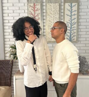 Marcell Siahaan Instagram - Sembilan belas tahun berlalu, dan menyaksikan anak sulungku satu ini berkembang menjadi seorang lelaki dewasa yang kelak akan memimpin dengan menggunakan segenap talentanya.

Nikmati segenap prosesnya dan jangan berhenti bersyukur, anakku.

Selamat ulang tahun, Keenan Avalokita Kirana.

Terima kasih laekku hasian @tail_wagging untuk foto-foto kami.