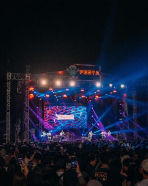 Marcell Siahaan Instagram - Rasa syukur, atas kesempatan bernyanyi di acara @waktuindonesiaberdansa, walaupun sempat mengalami sedikit kendala teknis tata suara panggung, sehingga terjadi sedikit keterlambatan yang cukup meresahkan. Namun atas kerjasama seluruh kru dan penggagas acara, semua bisa diselesaikan dan pertunjukan saya berjalan baik.

Terima kasih kebanggaanku @rishanda @cesar_alkautsar @hendro_drums @chika_olivia @imotimot @eugen.bounty @jeffwatti @dewiandarini ❤️

Komandan operasi Bapak Fachruddin @gafurdinno dan oom  Eidts @shandy_age 🙏

Seksi produksi panggung TERBAIK  @rickysophian @anggianggoro @boyblackcurrant @reyhin1603 @arya.blood , kalian EDAN!

Kasubag ketampanan @ronaldreborn dibantu @rekiyr 🙏

Alhamdulillah. 

Diabadikan oleh @bengurion.works 

#marcellsiahaan
#waktuindonesiaberdansa
#vmcmusic