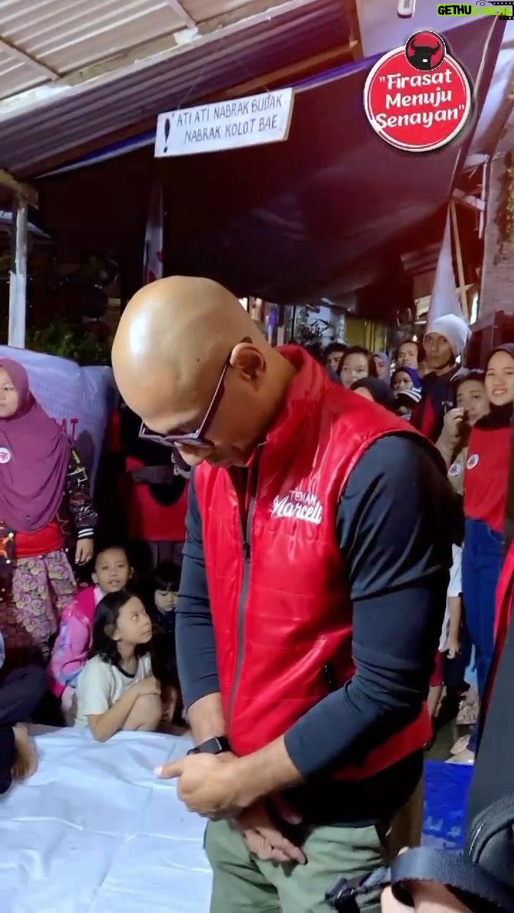 Marcell Siahaan Instagram - Assalamualaikum warahmatullahi wabarakatuh. Sampurasun parawargi. Selamat berakhir pekan menyambut tahun baru. Semoga kita selalu diberi kebahagiaan serta kesehatan dalam menyambut tahun baru yang akan datang. Salam hangat. Demi Merah Putih. #MarcellSiahaan #FirasatMenujuSenayan #Babaktisanesngabati #PoskoSemusim #KonengTiluLima #PDIPerjuangan #BantengMudaIndonesia #GenerasiGotongRoyong #SolidBergerak #Jawabarat #bandung #Cimahi #KotaBandung