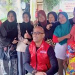 Marcell Siahaan Instagram - Assalamualaikum warahmatullahi wabarakatuh. Sampurasun parawargi. Beberapa hari ini Kota Bandung dan sekitarnya dilimpahi rejeki berupa hujan yang cukup berkepanjangan. Syukurlah masih dapat bertemu #TemanMarcell walaupun dengan cuaca seperti ini. Semoga dapat bertemu lagi, segera. Ulah hilap, ulah poho ka #konengtilulima. Salam hangat. Demi Merah Putih. #MarcellSiahaan #FirasatMenujuSenayan #Babaktisanesngabati #PoskoSemusim #KonengTiluLima #PDIPerjuangan #BantengMudaIndonesia #GenerasiGotongRoyong #SolidBergerak #KotaBandung #Cimahi #bandung #Jawabarat