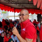 Marcell Siahaan Instagram - Assalamualaikum warahmatullahi wabarakatuh. Sampurasun parawargi? Hari itu saya berkesempatan bertemu #TemanMarcell di Taman Maleer. Semoga dapat bertemu lagi, segera. Salam hangat. Demi Merah Putih. #MarcellSiahaan #FirasatMenujuSenayan #Babaktisanesngabati #PoskoSemusim #KonengTiluLima #PDIPerjuangan #BantengMudaIndonesia #GenerasiGotongRoyong #SolidBergerak
