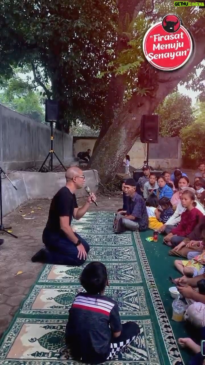 Marcell Siahaan Instagram - Assalamualaikum warahmatullahi wabarakatuh. Sampurasun parawargi. Sudah pada libur atau masih sibuk beraktifitas? Semoga semua diberikan kesehatan dan kebahagiaan selalu. Salam hangat. Demi Merah Putih. #MarcellSiahaan #FirasatMenujuSenayan #Babaktisanesngabati #PoskoSemusim #KonengTiluLima #PDIPerjuangan #BantengMudaIndonesia #GenerasiGotongRoyong #SolidBergerak #JawaBarat #Cimahi #Bandung Ibu Inggit Ganarsih