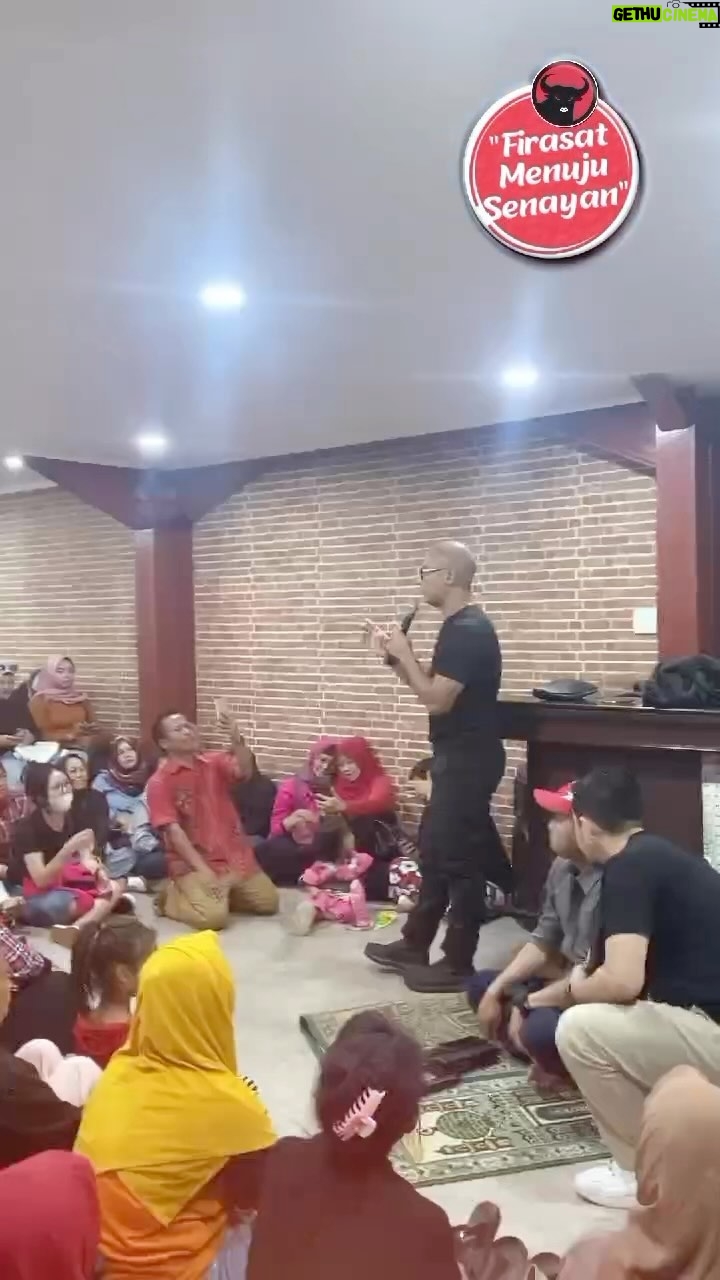 Marcell Siahaan Instagram - #MarcellSiahaan #FirasatMenujuSenayan #Babaktisanesngabati #PoskoSemusim #KonengTiluLima #PDIPerjuangan #BantengMudaIndonesia #GenerasiGotongRoyong #solidbergerak Coblong, Bandung