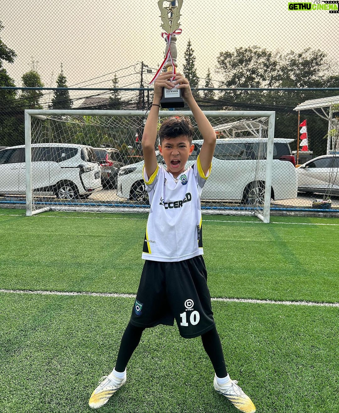 Marcell Siahaan - 1K Likes - Kerja keras, disiplin dan yang terpenting: ATTITUDE.
Selalu membanggakan.
Stay humble, anakku.
#rajahinalang #siahaan
