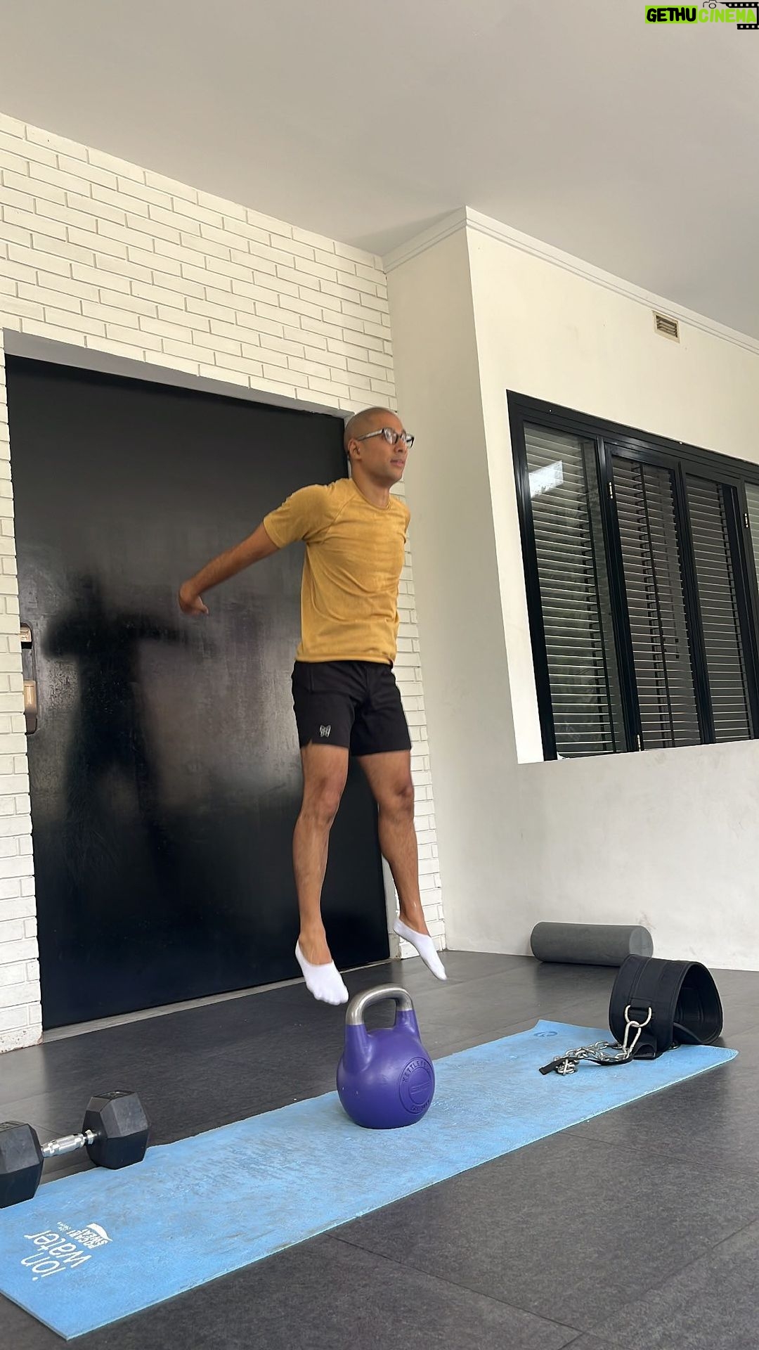 Marcell Siahaan - 479 Likes - Workout of The Day:
20 Reps Kettle Bell Swing
15 Reps Squat Jump
10 Reps Bar Dip
3 Rounds in total.
13 min AMRAP (As Many Reps As Possible)
Videoed by Coach @mauldt
Marcell wears @uniqloindonesia and @atalon.id with @owleyewearid
Supported by @edgefitnesspro ❤️✅
#workout #wotd #marcellsiahaan