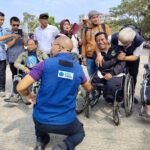 Marcell Siahaan Instagram - Ketika memberi dilakukan bukan karena berlebih. Ketika memberi dirasa tanpa beban karena paham rasanya tidak punya. Ketika turun kebawah menjadi sesuatu yang alami karena memang berasal dari bawah. Amanah. Demi Merah Putih. Bismillahirrahmanirrahim. Bandung, Indonesia