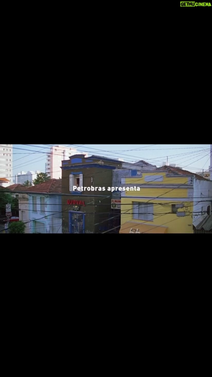 Marcelo Mansfield Instagram - “Durval Discos” esta de volta … minha participação foi deliciosa, um dos melhores dias na frente de uma camera: A Anna Muylaert me deixou improvisar a vontade e so de estar no set com a maravilhosa Etty Fraser e o querido Ary França ja fez meu dia valer !!!