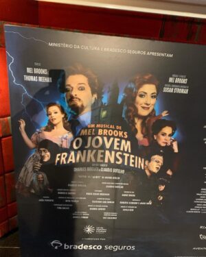 Marcelo Mansfield Instagram - Sobre ontem a noite …. Assistindo “ O Jovem Frankestein” … que delicia de musical … Mel Brooks é genio !!!
E na foto com Fernando Caruso , que sabe tudo de comedia !!!

#fun #funny #comedia #comedy #musicaltheatre #ojovemfrankenstein #amazing