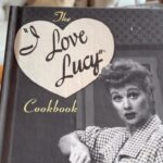Marcelo Mansfield Instagram - Escritório parte 2 !!! #fun #escrever #ler #amazing #funny #cookbook #ilovelucy