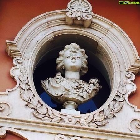 Marcelo Mansfield Instagram - Uma curiosidade sobre o ultimo post: nesse busto de Talia, a musa da comedia que pode ser vista no Teatro da Paz em Belem(PA) ela esta seria … sabe porque ??? Porque antigamente a comedia era “CRITICA” e hoje a gente enfrenta uma avalanche de “Criticas” por apontar o dedo da comedia na ferida, o que deveria ser a sua função basica…. #comedia #critica #cancelamento #fun #funny #comedy #standupcomedy