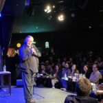 Marcelo Mansfield Instagram - Mais uma noite sensacional com uma plateia de ouro no @clubebarbixas …. E ao lado do @benludmer @babucarreira e @mariarmellini virou uma festa no camarim !!! Viva os @ciabarbixas !!! #fun #funny #amazing #love #comedy #standupcomedy #comedia