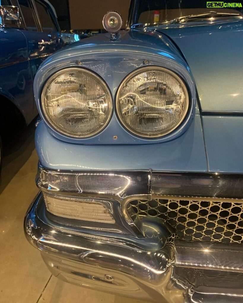 Marcelo Mansfield Instagram - Carros carros e mais carros … sou apaixonado por essas maquinas … antigas, classicas, novas, eletricas, a gasolina !!! 🚗💜🚗💚 #oldcars #oldcarshow #carmuseun #fun #roadtrip