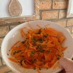 Marcelo Mansfield Instagram - Super salada de cenoura que aprendi com o @jarllesgois !!! E olha que sou super amador na cozinha !!! Mas é facil e fica uma delicia !!!! #fun #carrots #salada #salad #food #naturalfood #amazimg
