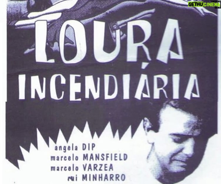 Marcelo Mansfield Instagram - Lembranças de tempos idos 3 : “Loura Incendiaria” foi uma peca de teatro escrita por mim e pela Angela Dippe, que tambem dirigiu, e que fez um baita sucesso e ate virou filme “Trash” com direção do Mauro Lima … (1995/1996) Na foto Marcelo Varzea, Rui Minharro e eu … cartaz foi criado pelo genial Guto Lacaz !!! #fun #funny #comedia #comedy #teatro #theatre #theater